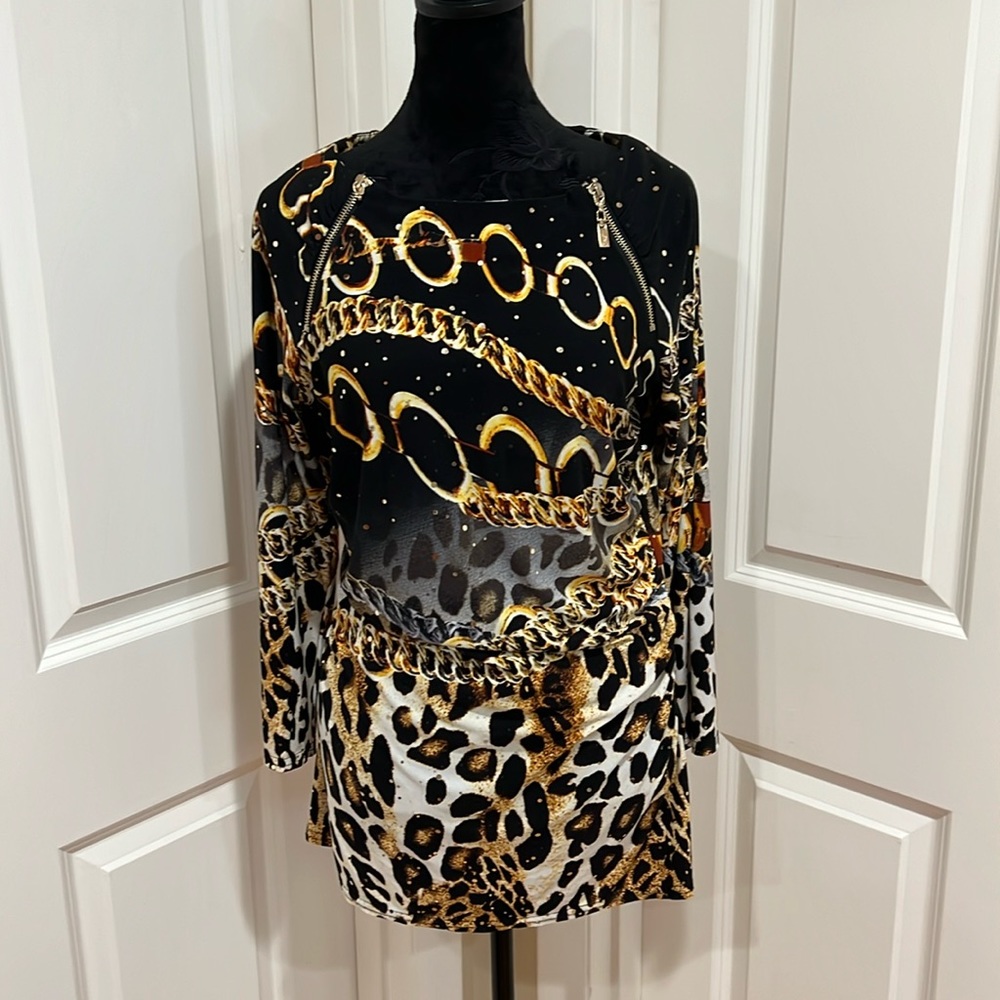 Joseph Ribkoff, women’s, size 10 blouse. See 2nd pic for missing part of zipper.